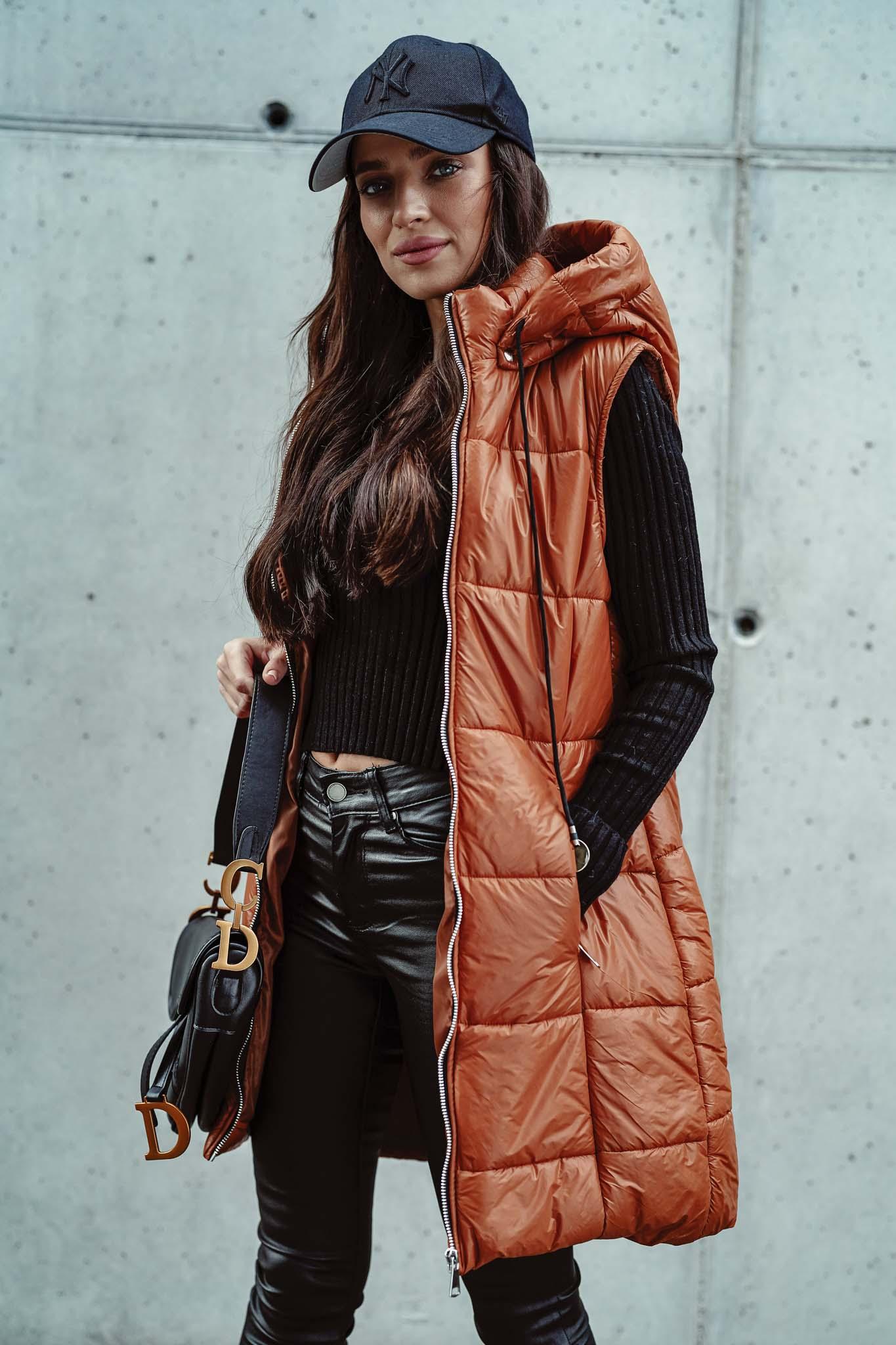 asya-brezrokavnik-camel-1