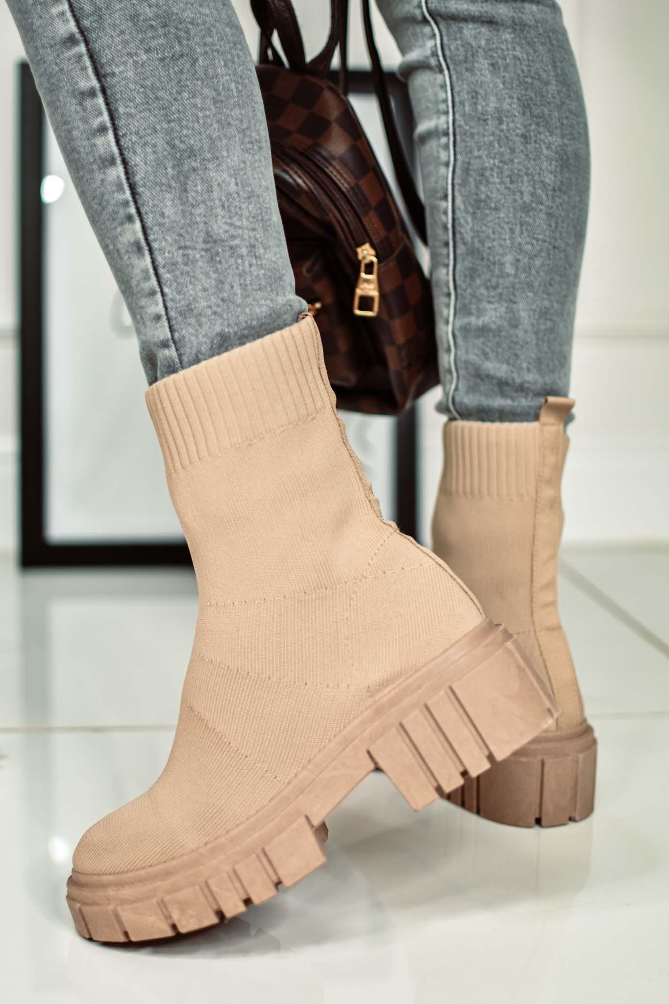 domini-gleznarji-camel-2