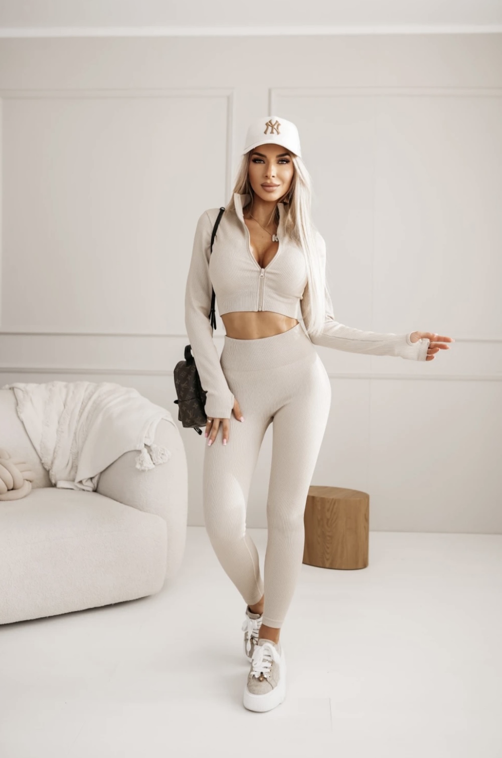 elevate-sportni-komplet-bez-4
