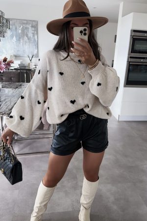 jade-pulover-black-hearts-1
