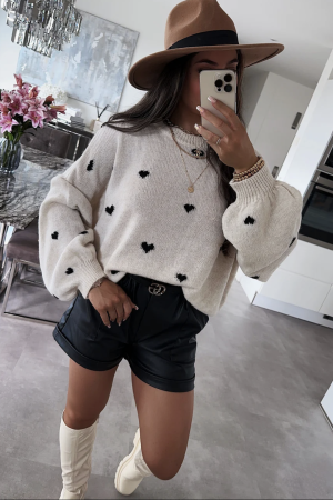 jade-pulover-black-hearts-2