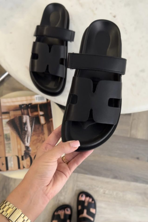 Chyra flip-flops black