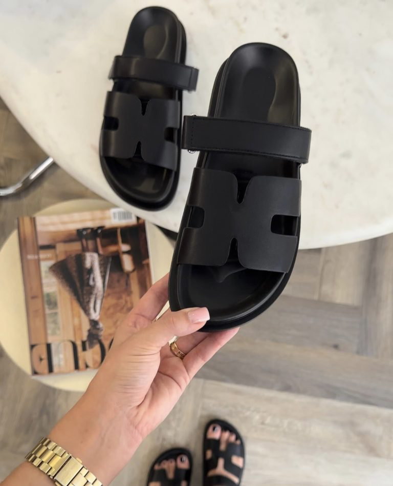 Chyra flip-flops black
